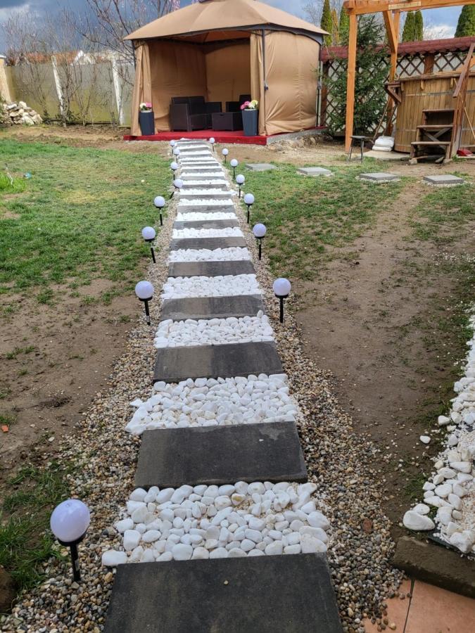 Vila Ana Cu Terasa Gratar Si Jacuzzi Vila Satu Mare Exterior foto
